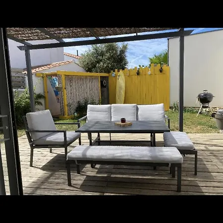 3-bedroom House With Garden, Hammock, And Between Your Toes لي سابلِ دولونْ