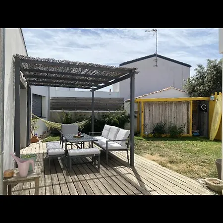 3-bedroom House With Garden, Hammock, And Between Your Toes بيت للعطل